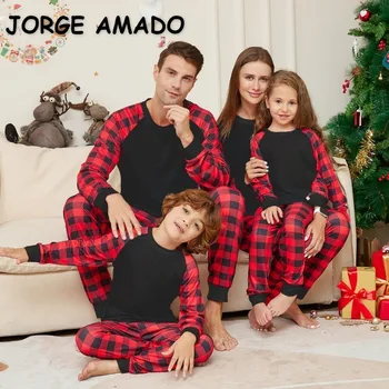 Коледен комплект пижам за родители и деца, домашни дрехи в черно и червено клетка в стил мозайка с дълги ръкави за семейство от пет души, подходящ домашен костюм H309